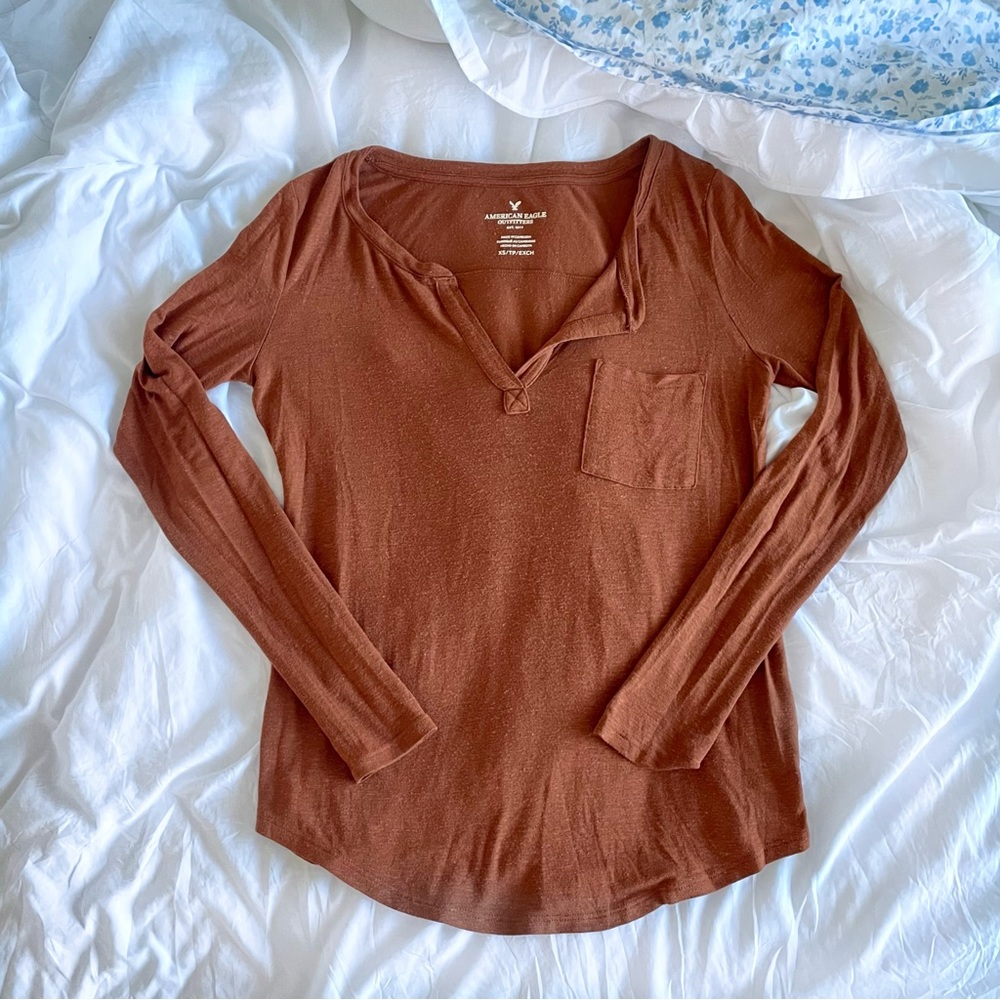 American Eagle Outfitters V-Neck Pocket Burnt Orange Long Sleeve